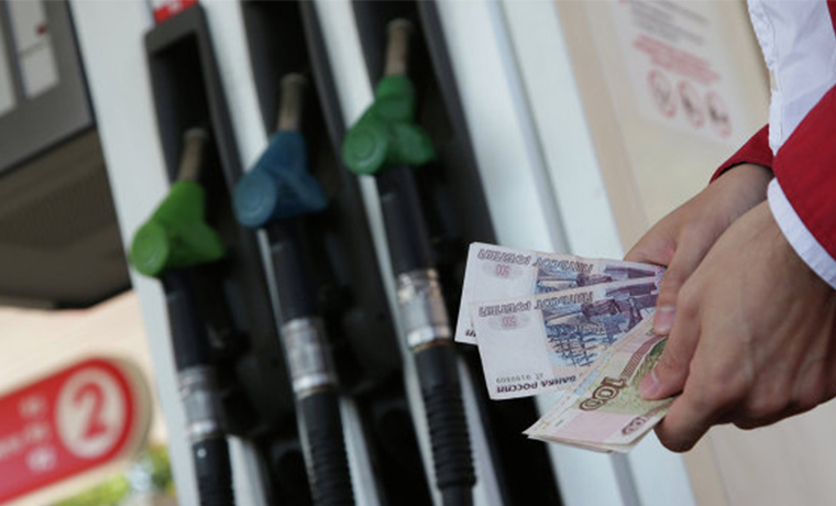 Рост цен на бензин в России замедлился после предупреждения ФАС