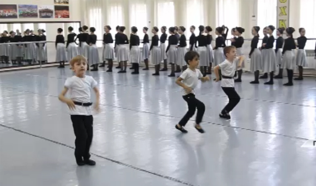 Детский ансамбль песни и танца «Даймохк» выступит во Франции с юбилейным концертом