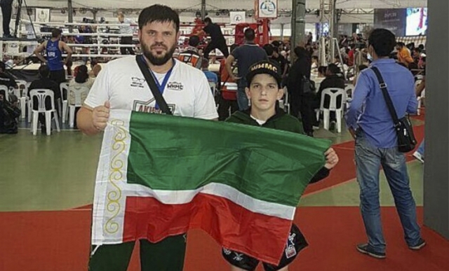 Амирхан Закриев завоевал золотую медаль на первенстве мира по тайскому боксу среди юниоров
