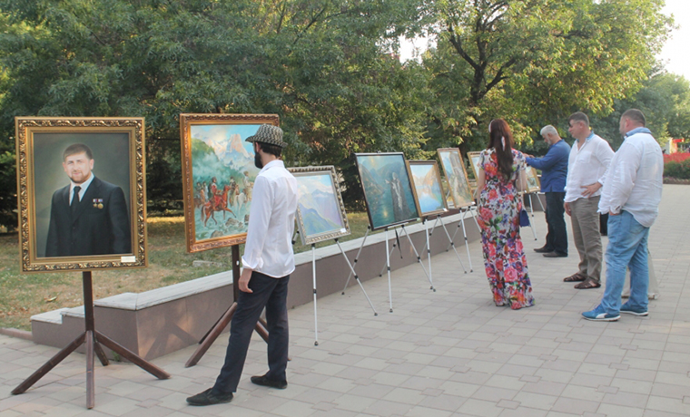 Галерея имени Ахмат-Хаджи Кадырова организовала выставку "На страже гор"