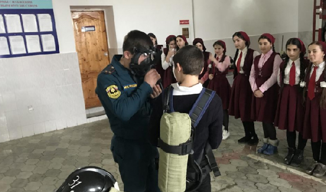 Учащихся Чечни обучают правильным действиям во время пожара