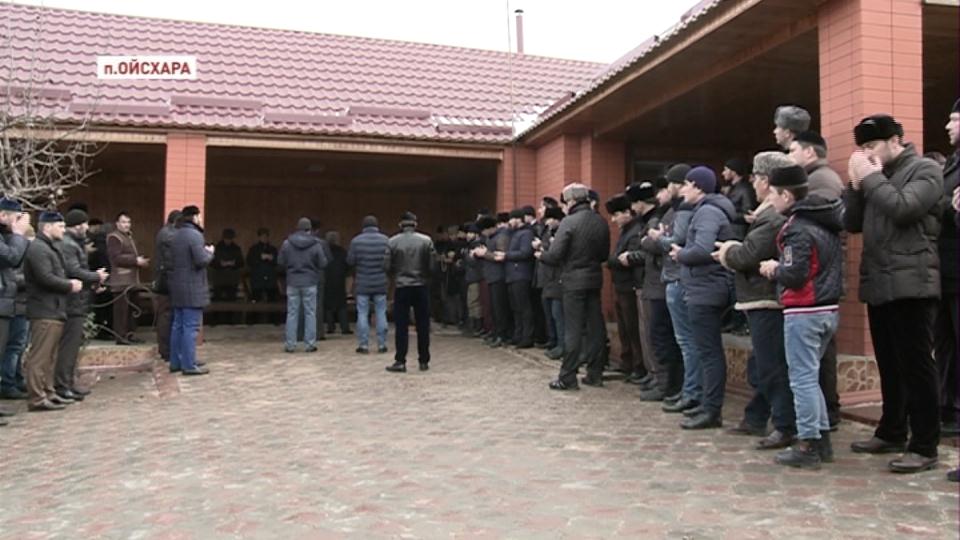 Р.Кадыров побывал на похоронах сотрудников, героически погибших во время спецоперации