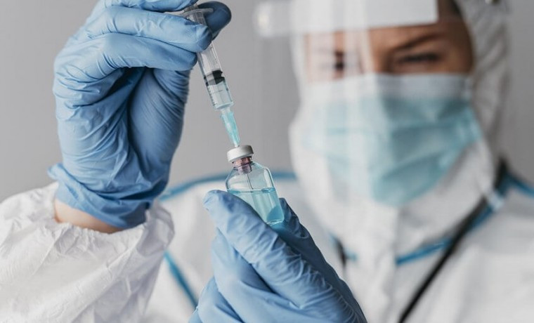 В России начнутся испытания новой вакцины от коронавируса