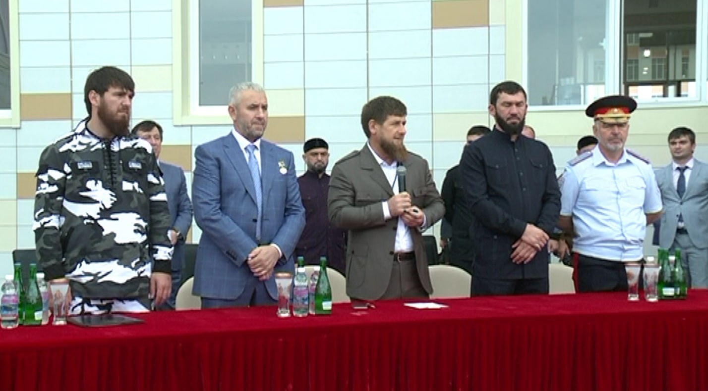 Глава Чечни посетил торжественную линейку в Центре образования имени Ахмата-Хаджи Кадырова