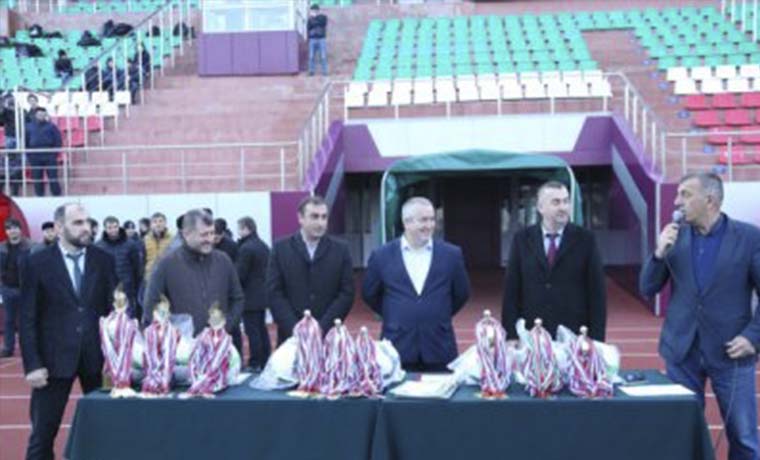 В Грозном прошло награждение участников Первенства ЧР по футболу