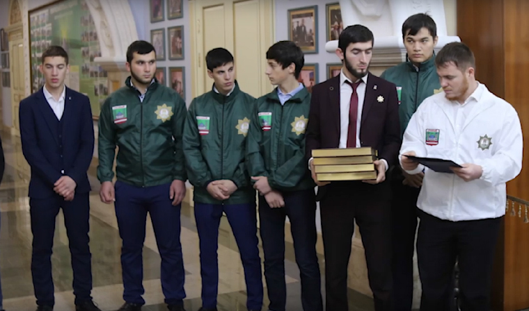 «Юные Кадыровцы» организовали конкурс сочинений на тему: «Что для меня значит путь Ахмат-Хаджи!»