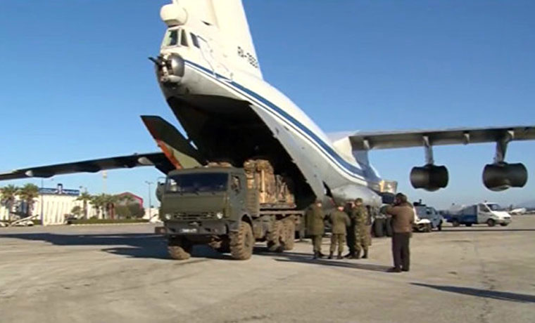 Жители Дейр-эз-Зор получили 30 тонн гуманитарной помощи при поддержке ВКС РФ