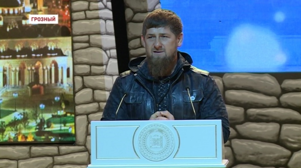 Рамзан Кадыров посетил вечер нашидов для детей сотрудников, погибших при исполнении 