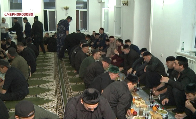 В исправительной колонии Чернокозово богословы организовали ифтар для заключенных 