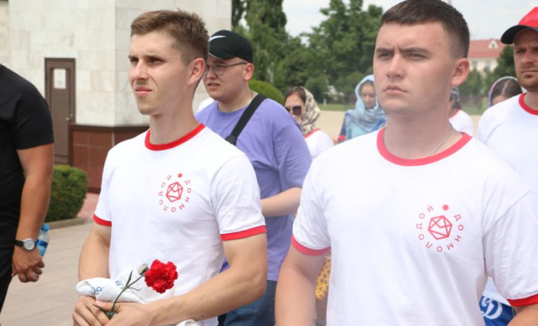 Грозный посетили участники автопробега патриотического движения  