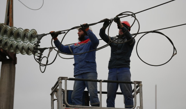 Энергетики восстановили подачу электричества в Шелковском районе 