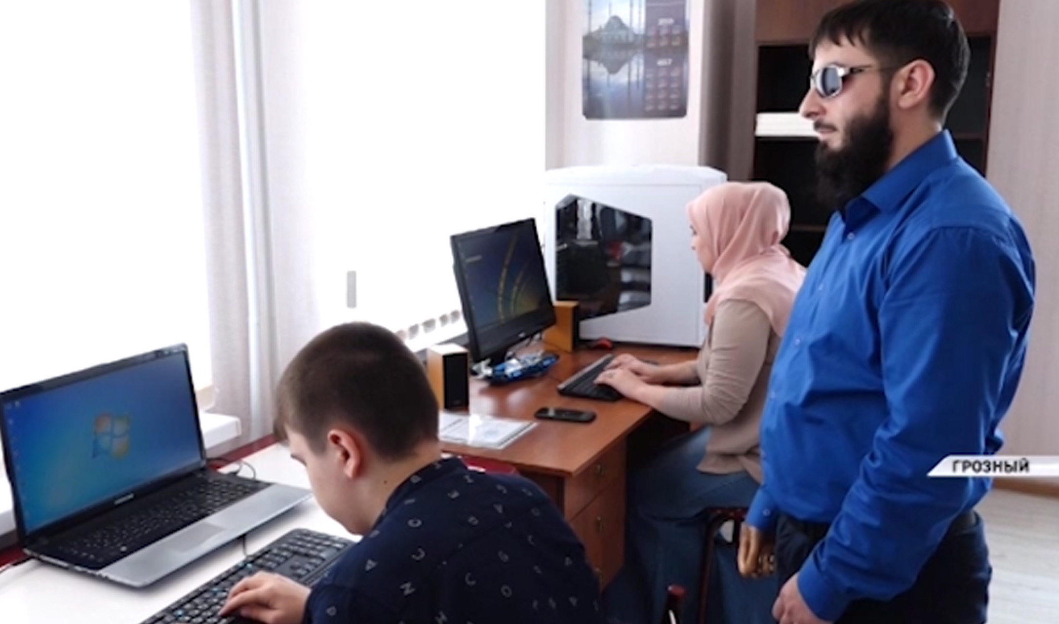 В Чечне реализуется программа экранного доступа для слепых и слабовидящих
