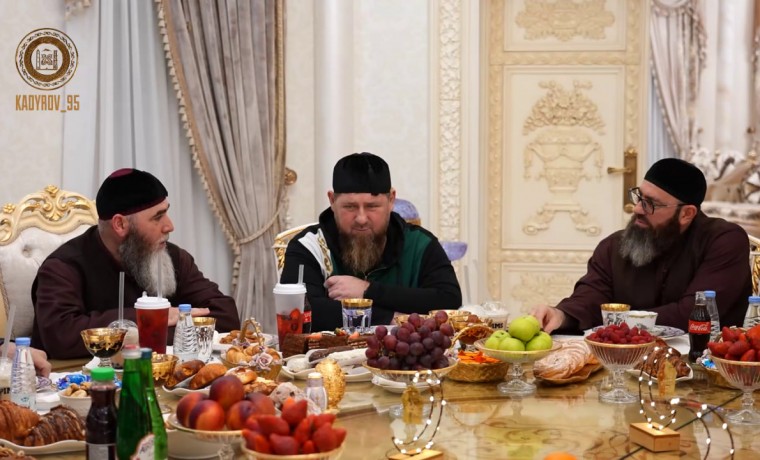 Рамзан Кадыров пригласил на ифтар известных религиозных деятелей республики