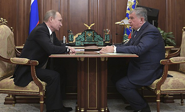 Сечин доложил Путину о передаче в бюджет средств от продажи 19,5% акций «Роснефти»
