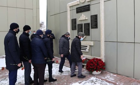 В Администрации Главы и Правительства ЧР почтили память коллег, погибших при теракте в 2002 году