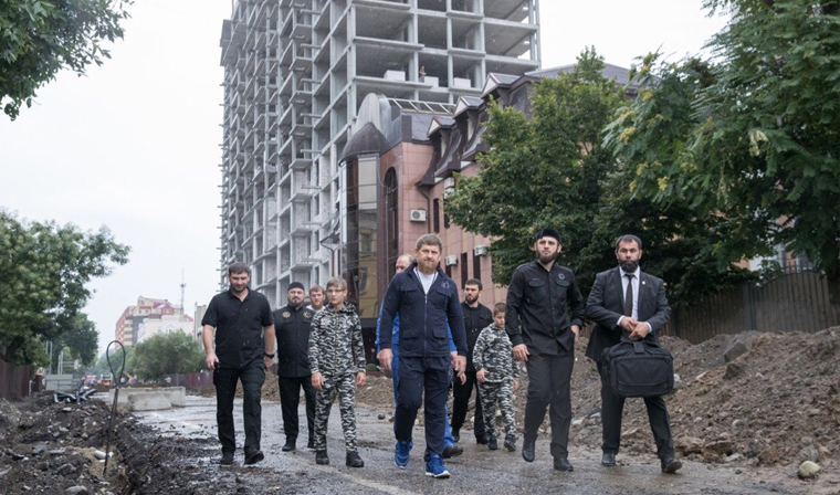 Рамзан Кадыров проинспектировал реконструкцию проспекта Махмуда Эсамбаева