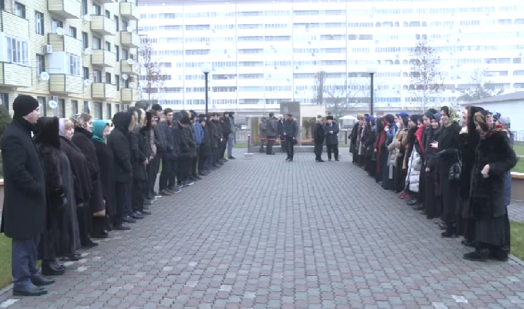 В Грозном открыли первый в России сквер учителей