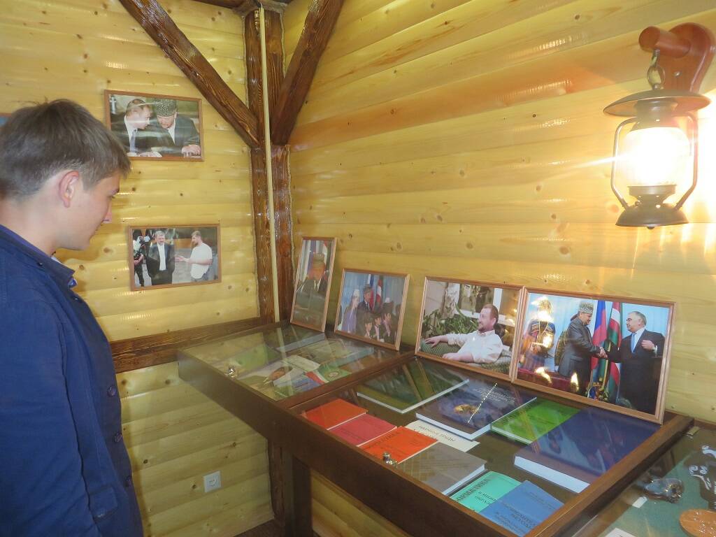 В музее имени Х. Исаева прошла выставка, посвященная Ахмату-Хаджи Кадырову
