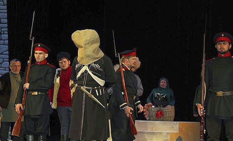 Театр Нурадилова готовится к постановке спектакля &quot;Выше гор&quot; в Москве