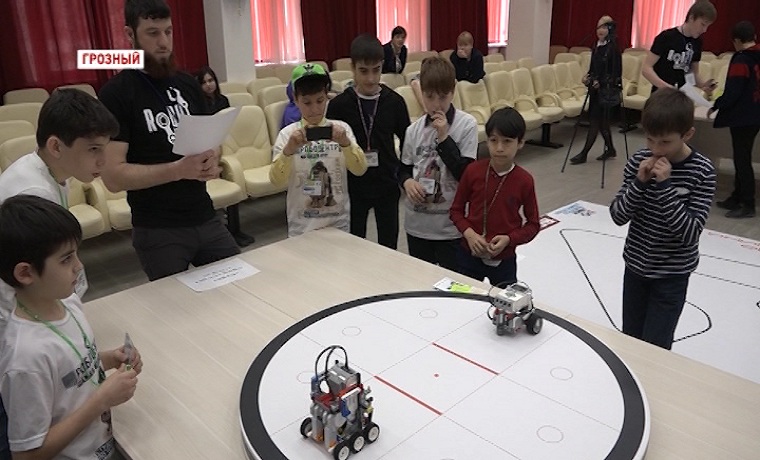 В центре образования им. Ахмат-Хаджи Кадырова прошли ежегодные соревнования по робототехнике 