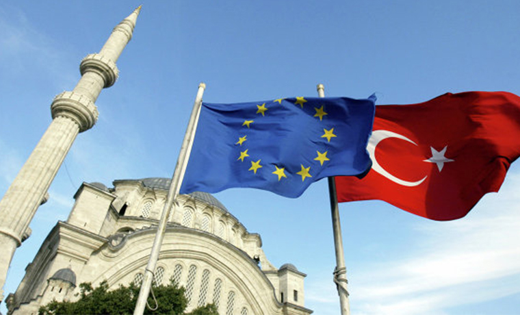 ЕС требует от Турции выполнения всех 72 требований по безвизовому режиму
