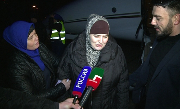 Кадырова помощах. Грозный семьи на улицах.
