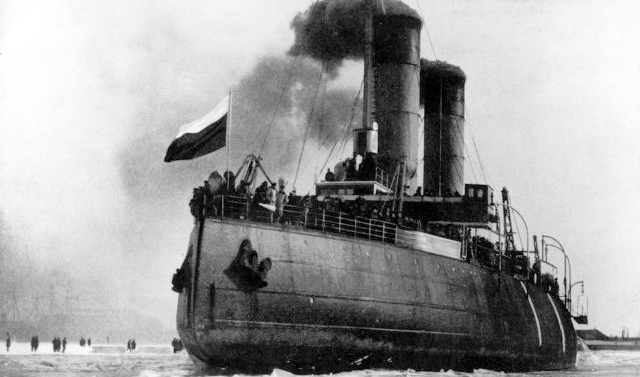 6 февраля 1900 года впервые в мире передан радиосигнал о бедствии на море
