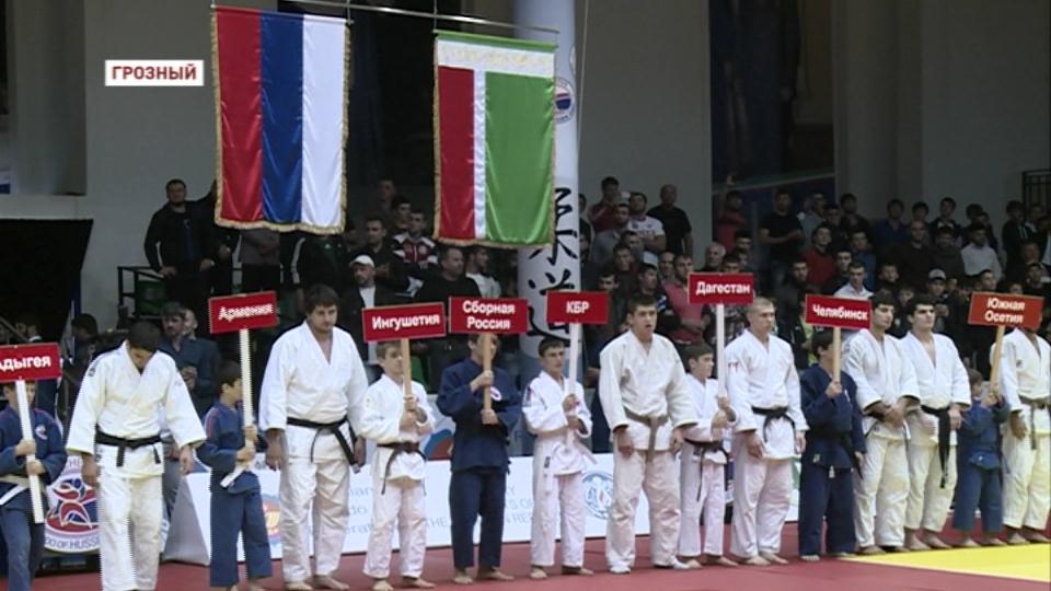 В Грозном открылся XI Международный турнир по дзюдо памяти Х. Исаева