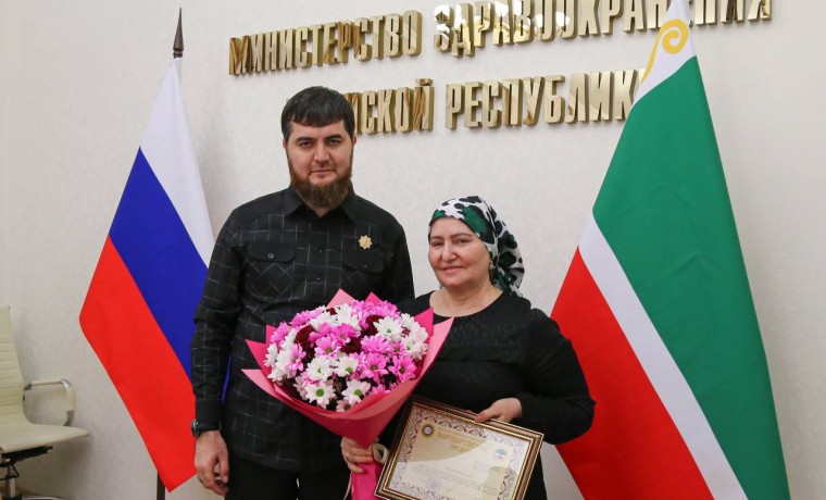Сулейман Лорсанов поздравил внесших весомый вклад в реконструкцию Шалинской ЦРБ