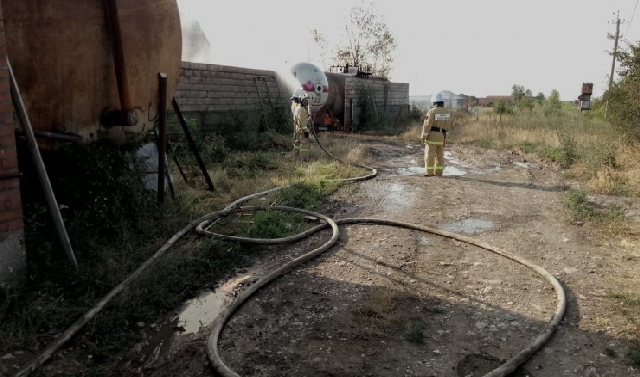 Пожарные продолжают работы по ликвидации пожара в селении Автуры