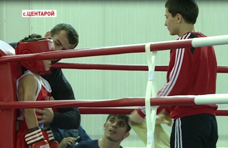 В Центарое прошел республиканский юношеский турнир по боксу, приуроченный ко дню рождения Р.Кадырова