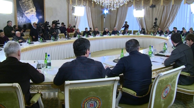 Р. Кадыров и И. Слюняев провели совещание по вопросам социально-экономического развития ЧР