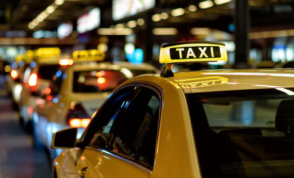 В Госдуму внесли законопроект о запрете водителям с судимостью работать таксистами