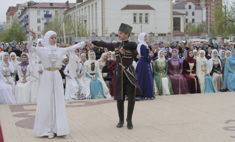 В Чечне проходит ежегодный фестиваль-конкурс парного национального танца &quot;Нохчийн хелхар&quot;