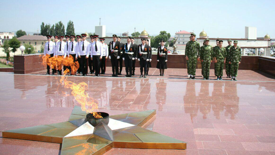 В Грозном проходит патриотическая акция  &quot;Вахта памяти. Вечный огонь - 2016&quot;