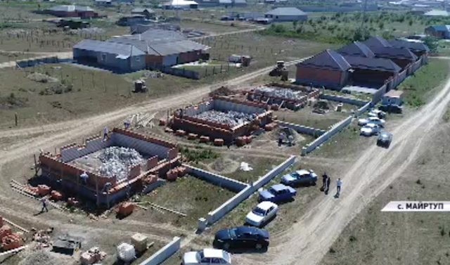В Курчалоевском районе строят дома для 18 семей