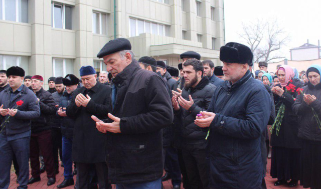 В Администрации Чеченской Республики почтили память погибших коллег