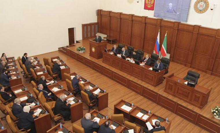 Р. Кадыров поздравил парламентариев ЧР с одиннадцатилетием
