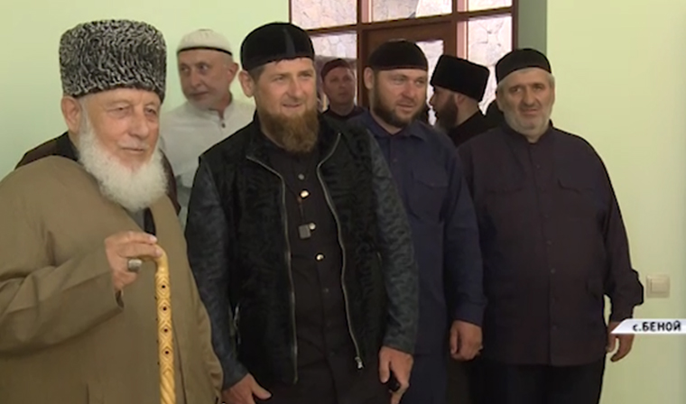 Рамзан Кадыров принял участие в открытии ряда религиозных объектов Беноя
