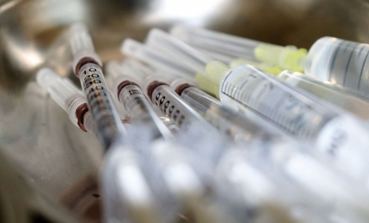 Массовая вакцинация от коронавируса в РФ может начаться до Нового года
