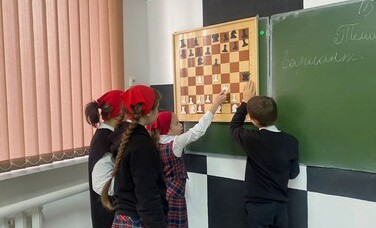 В ДДТ «Шейх-Мансуровского района» открыта лаборатория «Шахматный клуб»