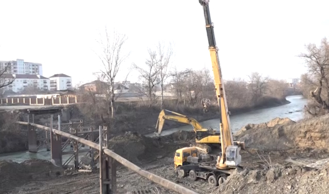 В рамках нацпроекта «Безопасные и качественные автомобильные дороги» в Грозном строят мост через Сунжу