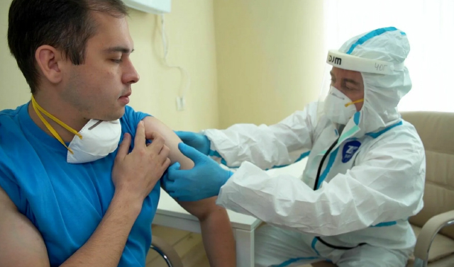 Еще три вакцины от коронавируса находятся на стадии регистрации в России