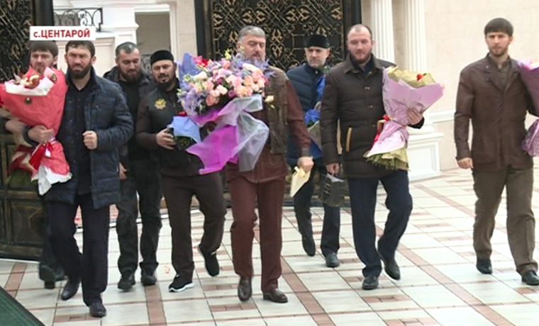 Соратники главы Чечни, политики, члены правительства и силовики поздравили Аймани Кадырову с 8 Марта