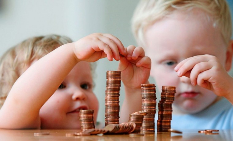 Почти 4 млн семей оформили выплаты на детей от 8 до 17 лет на Госуслугах