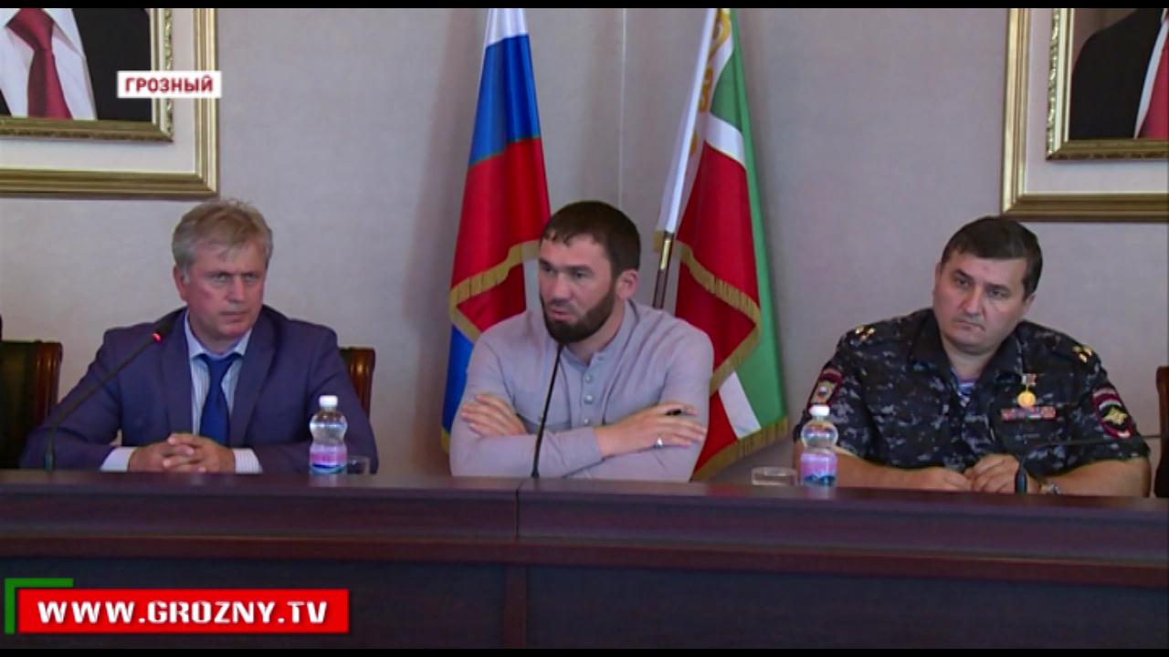 Спикер Парламента Чечни провел совещание в администрации Грозненского района