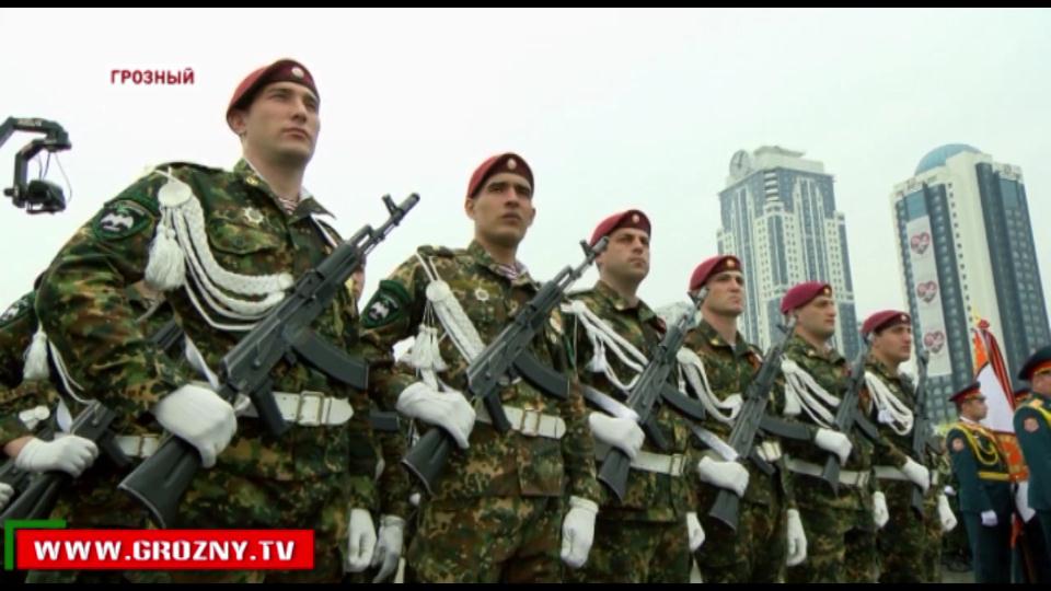 На параде Победы в Грозном состоялась постановка реконструкции штурма Рейхстага