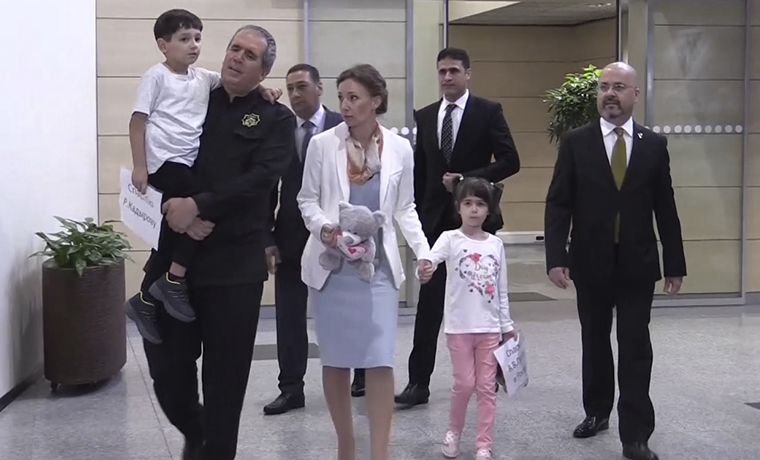 Двое российских детей, вызволенных Рамзаном Кадыровым из Ирака, прибыли в Москву