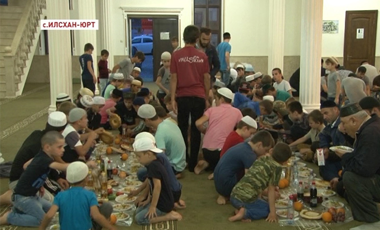 В мечетях Чечни продолжается акция Фонда имени Кадырова 