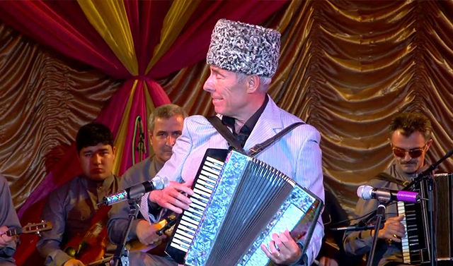 Народный артист Чечни признан лучшим гармонистом Кавказа